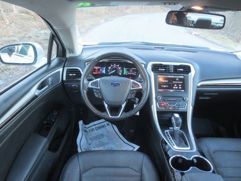 Used 2016 Ford Fusion SE w/ Equipment Group 202A image 9