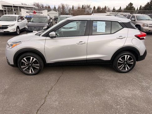Used 2019 Nissan Kicks SV image 2
