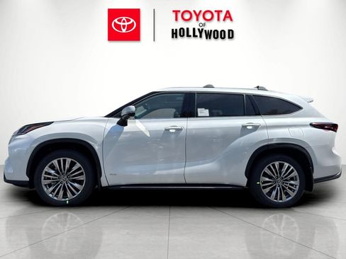 New 2026 Toyota Highlander Platinum AWD/4WD image 9