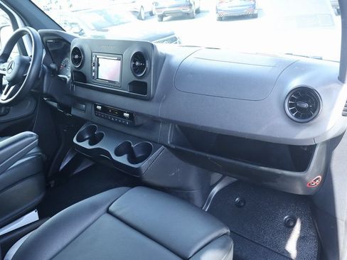 Used 2023 Mercedes-Benz Sprinter 2500 image 9