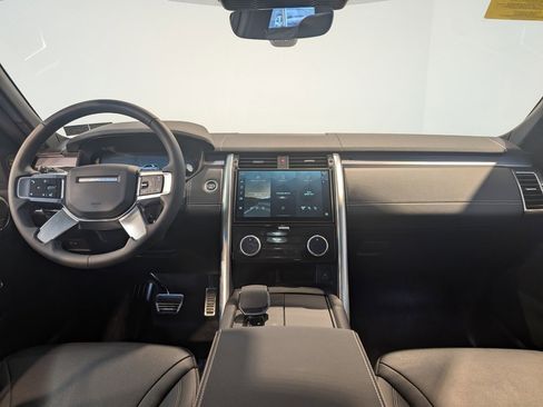 Used 2024 Land Rover Discovery Dynamic SE image 15