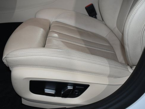 Used 2020 BMW 530i w/ Premium Package RWD image 13