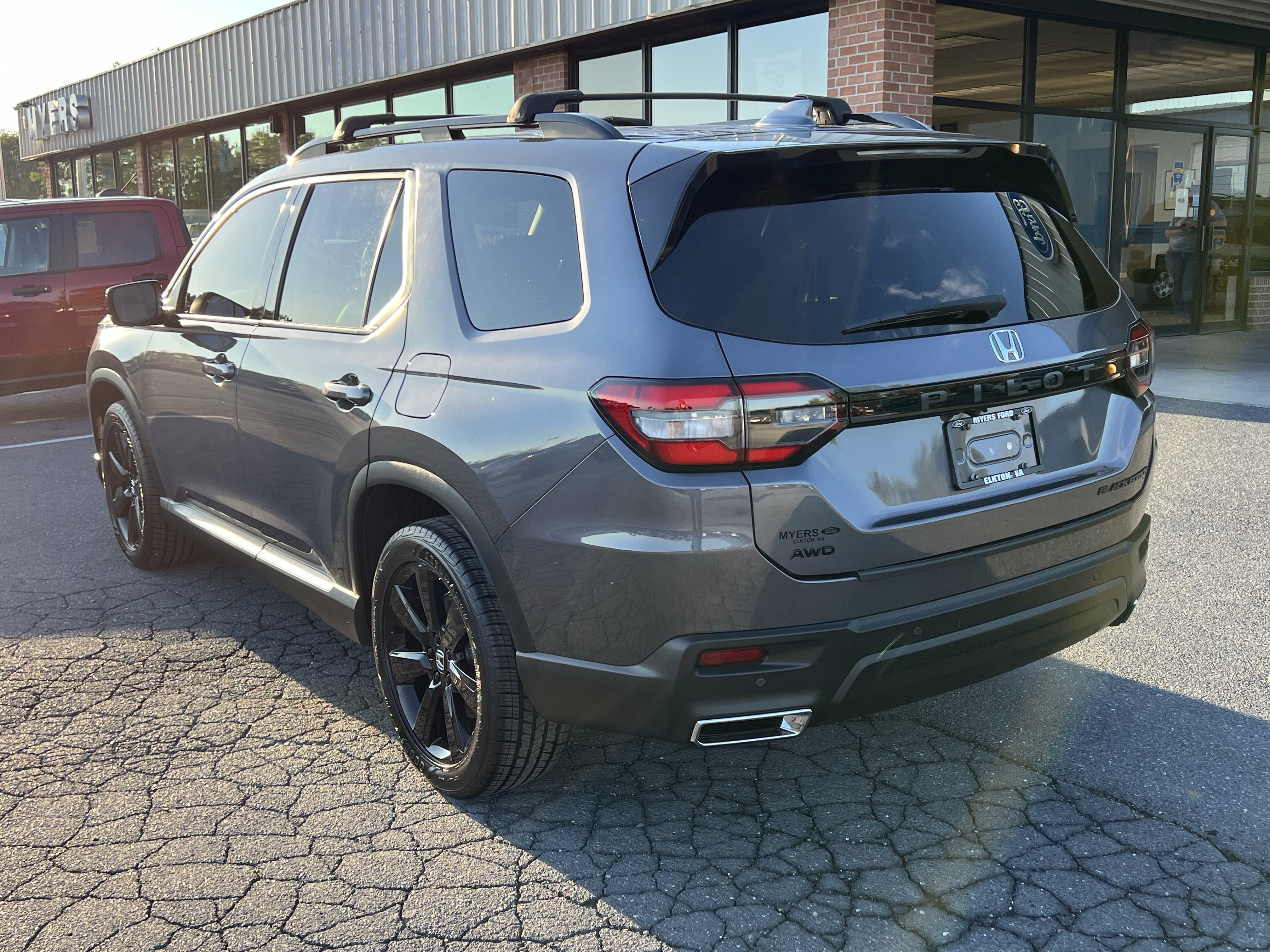 Used 2025 Honda Pilot Black Edition image 9