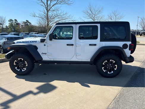 Used 2024 Jeep Wrangler Unlimited Rubicon 4xe w/ Capability Package AWD/4WD image 6