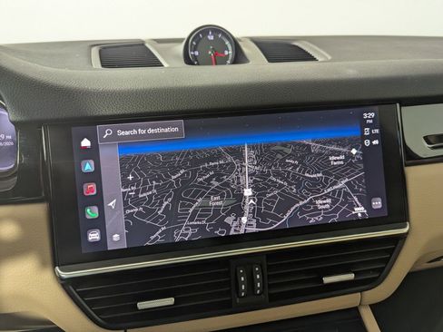 Used 2022 Porsche Cayenne AWD/4WD image 10