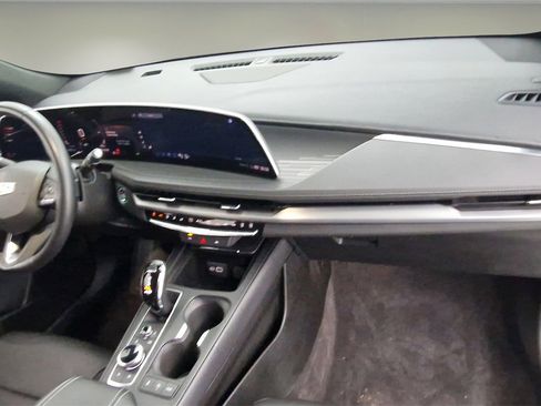 Used 2024 Cadillac XT4 Premium Luxury image 25