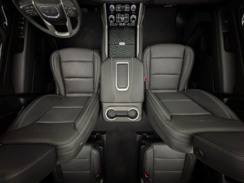 Used 2024 GMC Yukon Denali AWD/4WD image 12