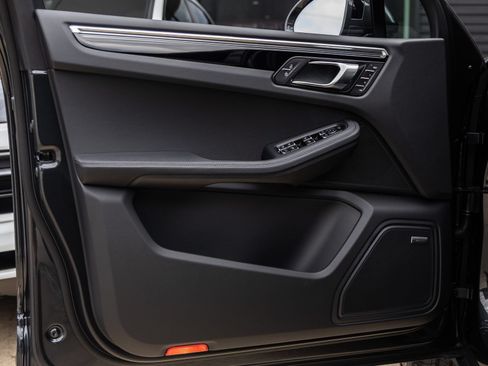 Certified 2026 Porsche Macan AWD/4WD image 22