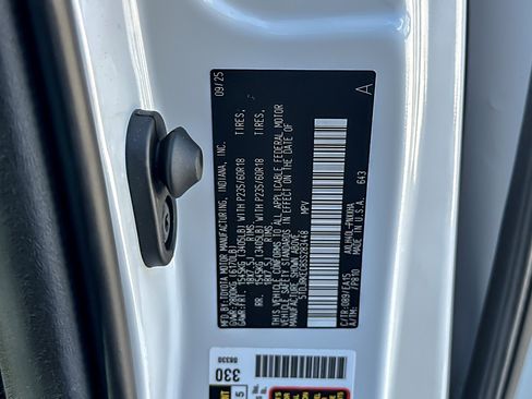 Certified 2025 Toyota Sienna XLE w/ XLE Plus Package FWD image 29