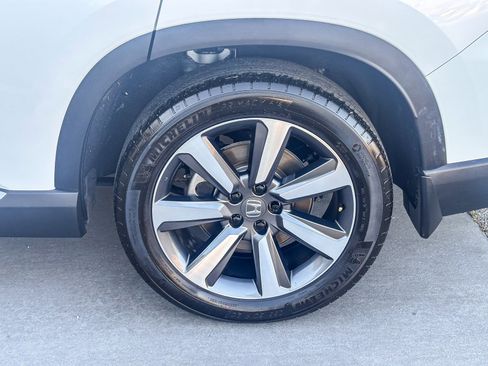 Used 2024 Honda Pilot Touring image 12