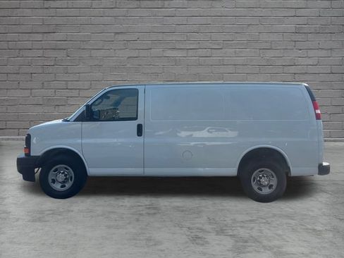 Used 2017 Chevrolet Express 2500 RWD image 4