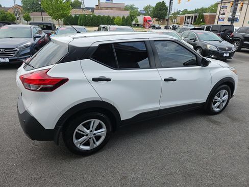 Used 2020 Nissan Kicks S FWD image 8