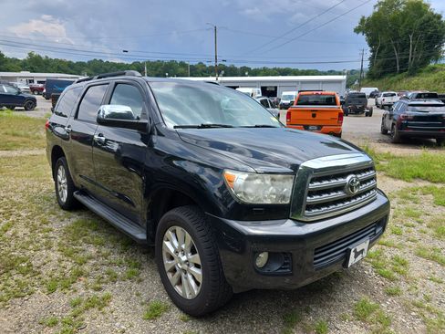 Used 2017 Toyota Sequoia Platinum AWD/4WD image 1
