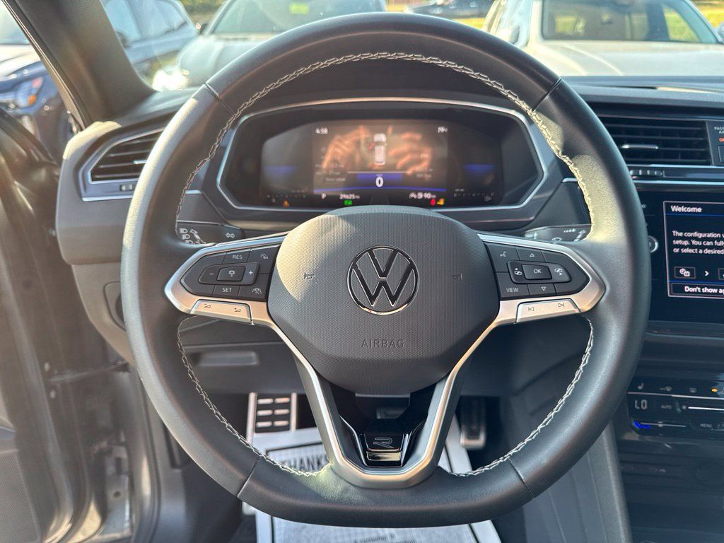 Certified 2023 Volkswagen Tiguan SE R-Line FWD image 15