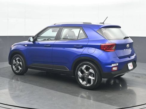 Used 2025 Hyundai Venue SEL FWD image 4