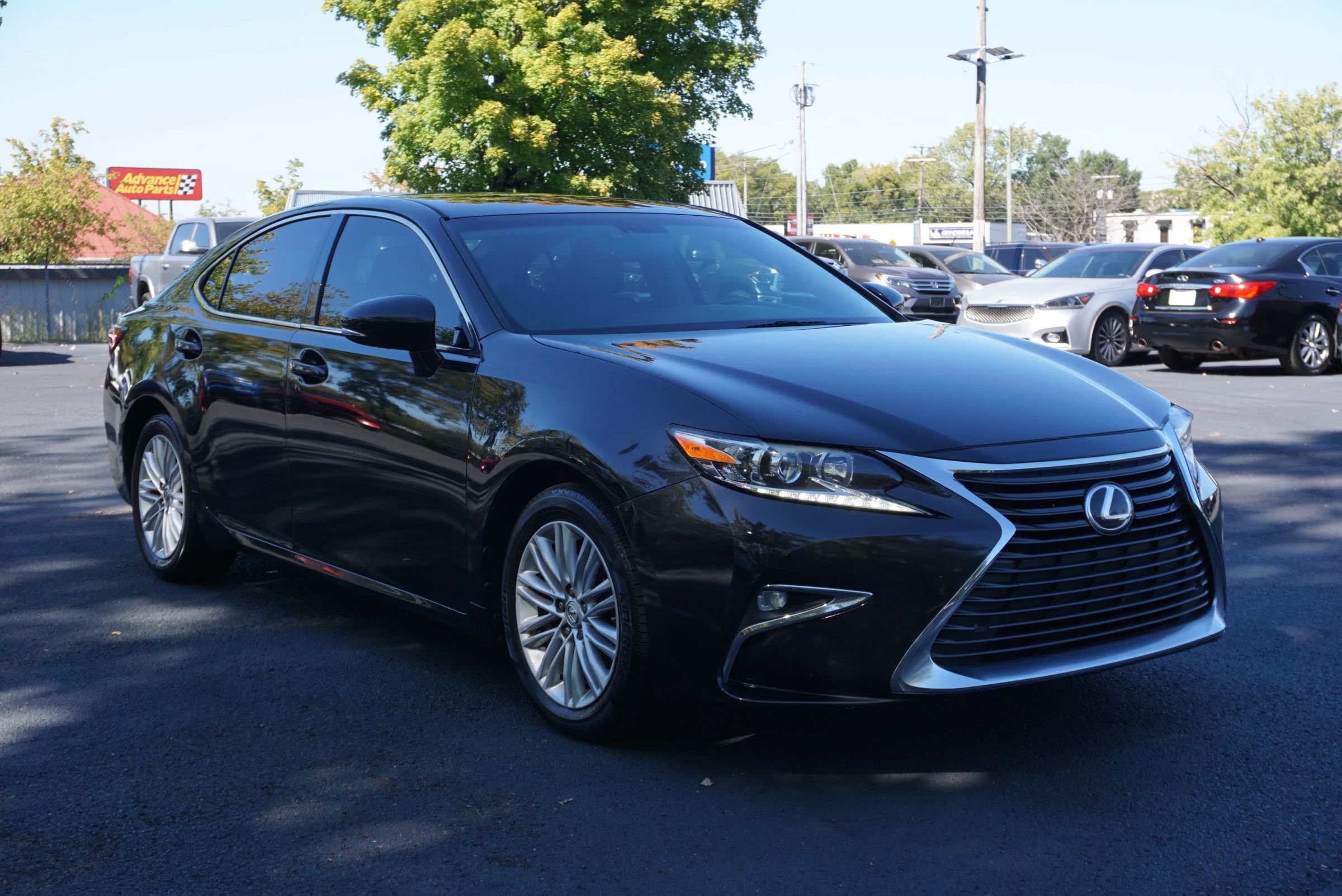 Used 2016 Lexus ES 350 w/ Premium Package w/Wood Trim FWD image 3
