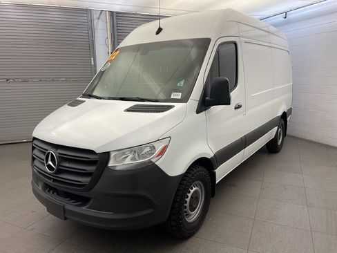Used 2022 Mercedes-Benz Sprinter 144 Cargo image 3