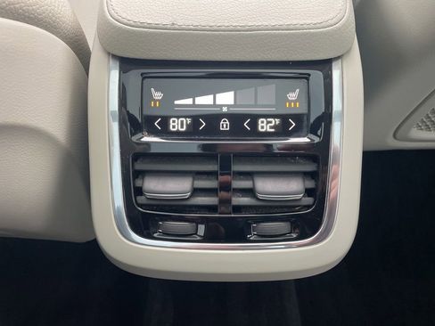 Used 2022 Volvo XC90 T6 Momentum image 24