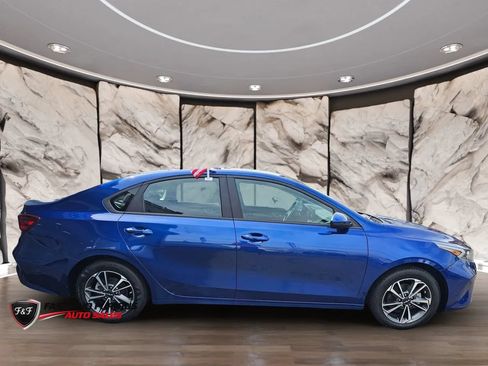 Used 2023 Kia Forte LXS FWD image 5