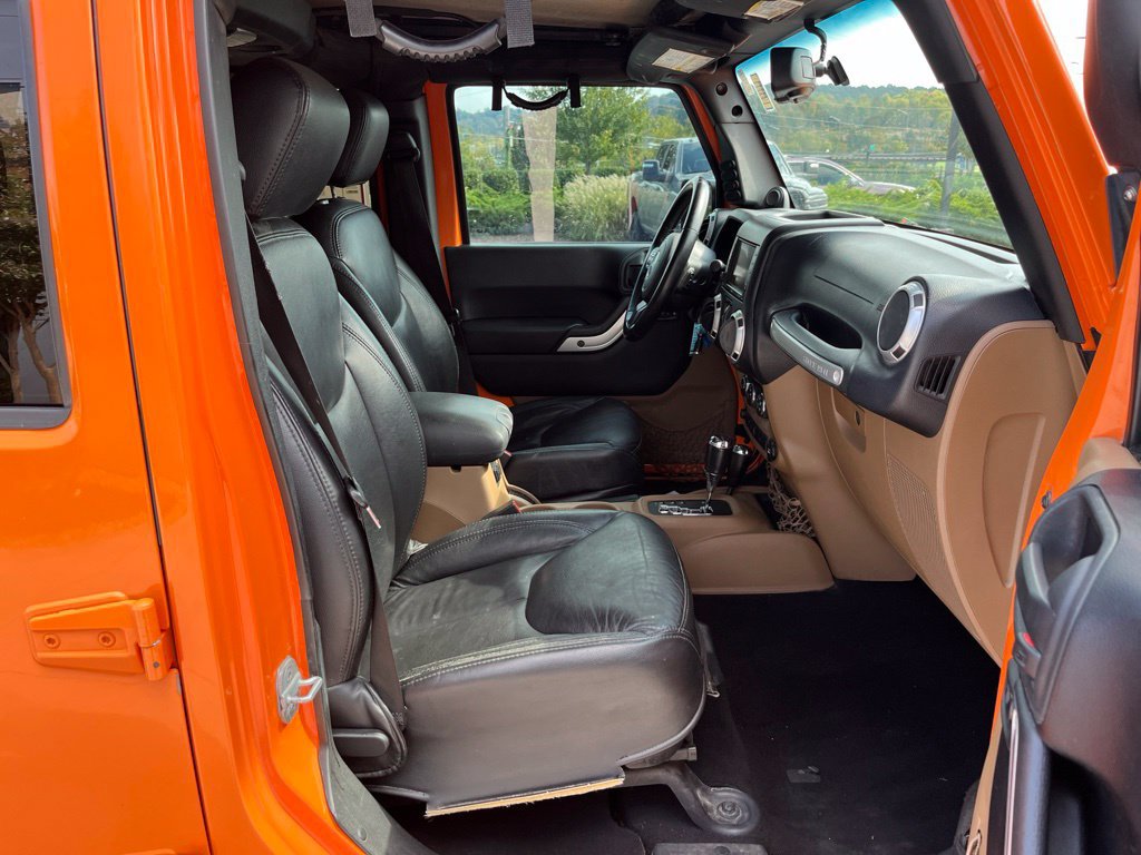Used 2013 Jeep Wrangler Unlimited Rubicon w/ Connectivity Group AWD/4WD image 25