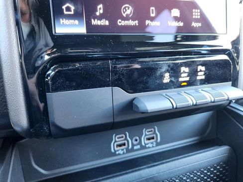 New 2026 RAM 1500 4x4 Crew Cab image 21