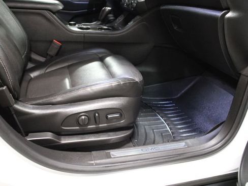 Used 2019 GMC Acadia SLT image 24