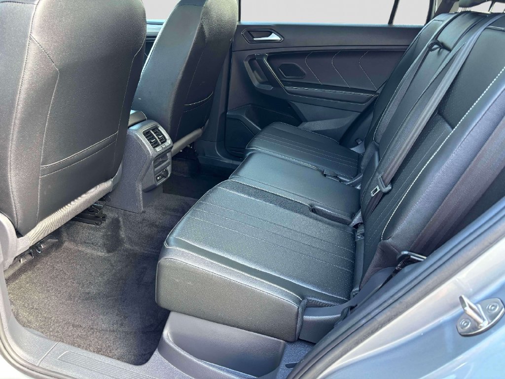 Used 2023 Volkswagen Tiguan SE AWD/4WD image 11