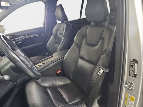 Used 2016 Volvo XC90 T6 Momentum w/ Momentum Plus Package AWD/4WD image 18