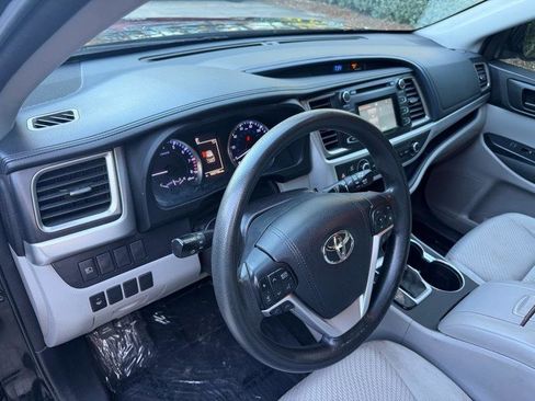 Used 2018 Toyota Highlander LE FWD image 20
