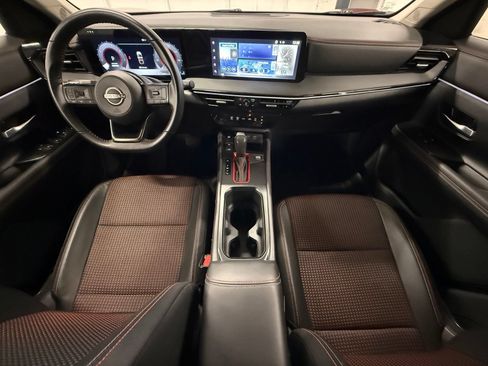 Used 2025 Nissan Kicks SR FWD image 14