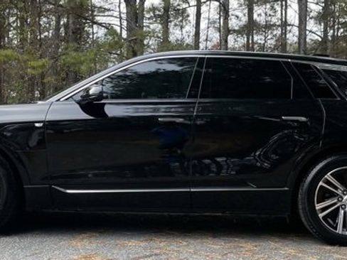 Used 2024 Cadillac Lyriq Luxury image 5