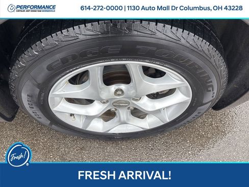 Used 2018 Chrysler Pacifica Touring Plus w/ Tire & Wheel Group image 11