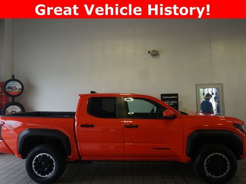 Certified 2024 Toyota Tacoma TRD Off-Road AWD/4WD image 2