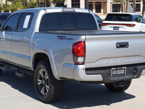 Used 2019 Toyota Tacoma TRD Sport w/ Technology Package image 8