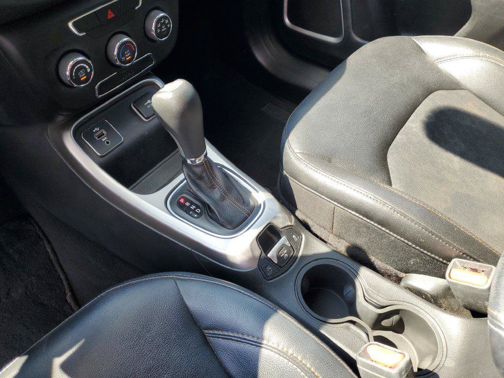 Used 2018 Jeep Compass Latitude FWD image 19