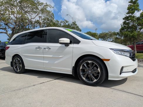Used 2023 Honda Odyssey Elite image 2