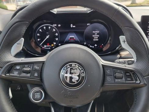 Used 2025 Alfa Romeo Tonale Veloce w/ Premium Package image 14