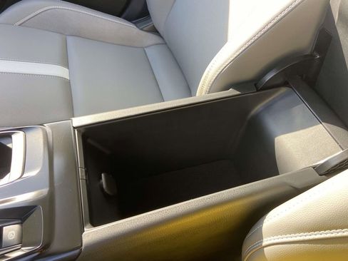 Used 2025 Toyota Camry SE FWD image 28