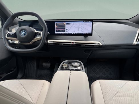 Used 2025 BMW iX xDrive50 w/ Premium Package AWD/4WD image 35