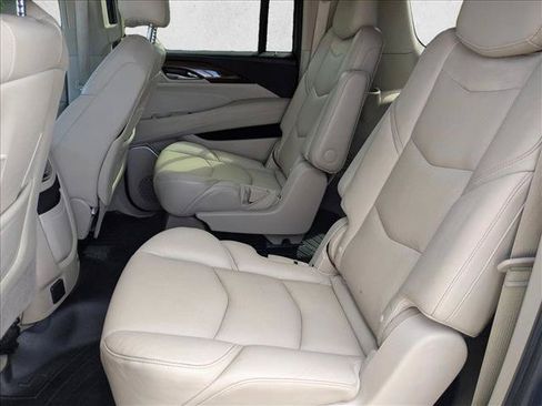 Used 2020 Cadillac Escalade ESV Luxury RWD image 18