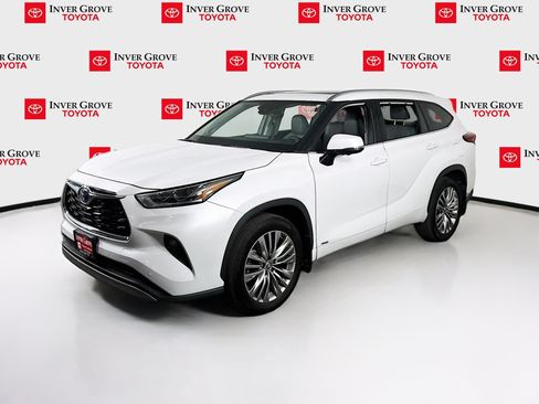 Used 2023 Toyota Highlander Platinum AWD/4WD image 1