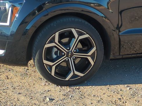 Used 2024 Kia Niro EX Touring image 10