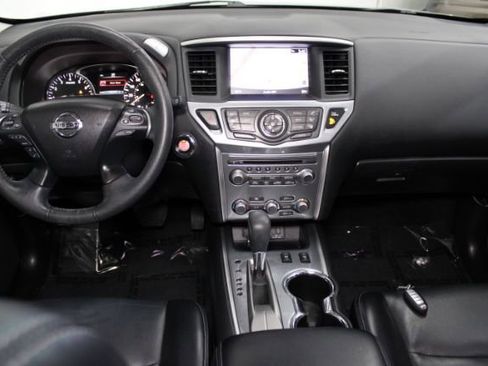 Used 2018 Nissan Pathfinder SL w/ Midnight Edition Package image 2