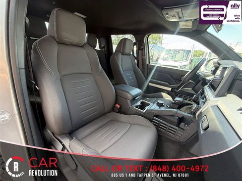 Used 2024 Toyota Tacoma TRD Off-Road AWD/4WD image 32