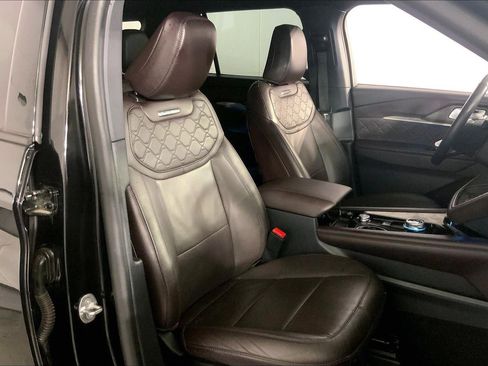 Used 2025 Ford Explorer Platinum w/ LUX Leather Package AWD/4WD image 7