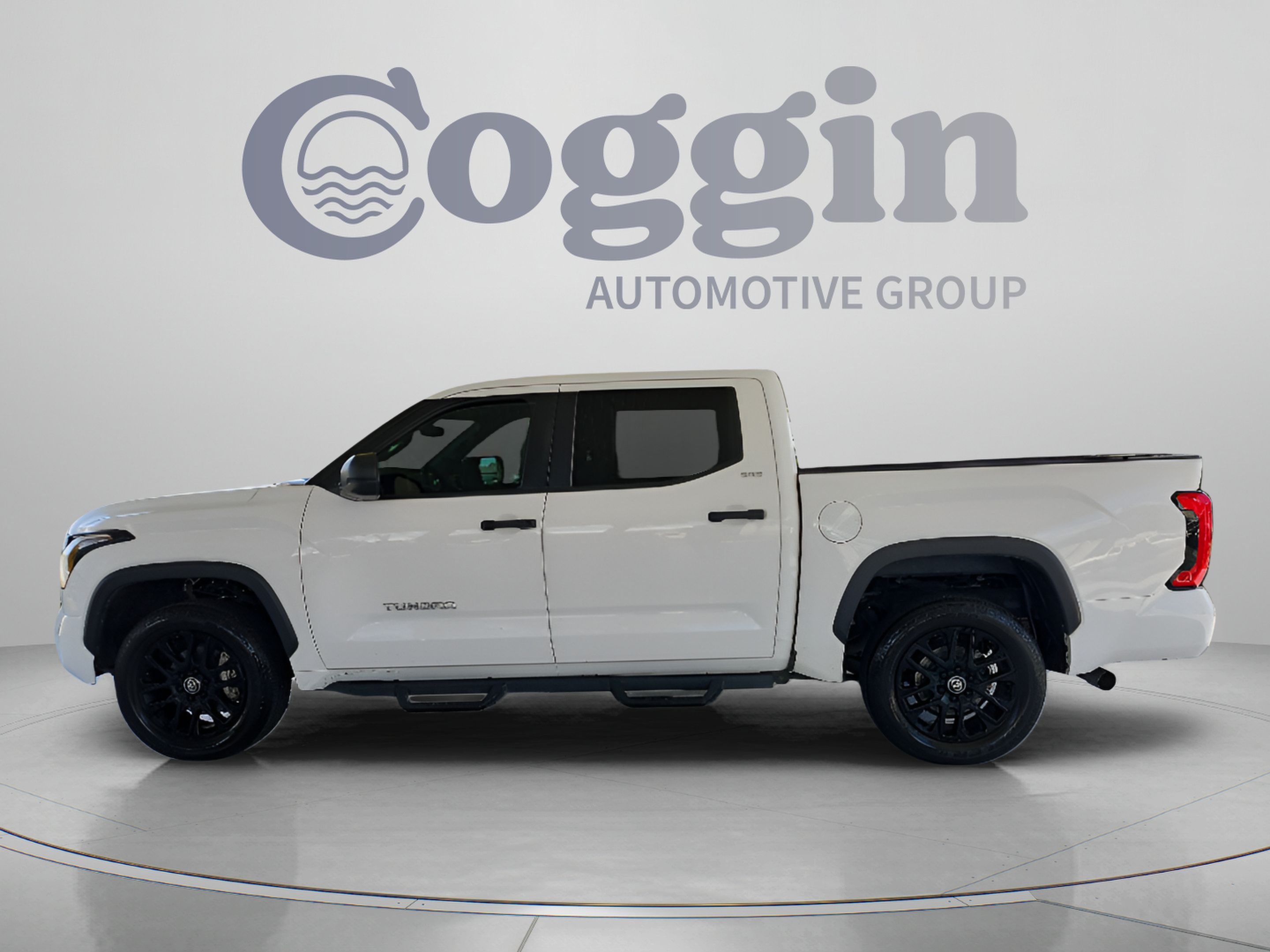 Used 2025 Toyota Tundra SR5 AWD/4WD image 2