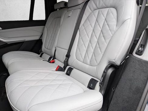 New 2026 BMW X7 xDrive40i w/ Premium Package image 17