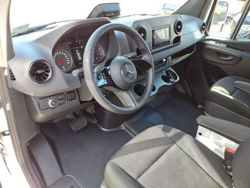 Used 2025 Mercedes-Benz Sprinter 2500 image 13
