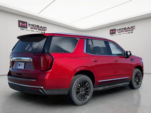 Used 2024 GMC Yukon SLT AWD/4WD image 3