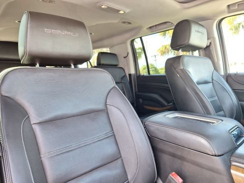 Used 2020 GMC Yukon XL Denali w/ Denali Premium Package RWD image 32